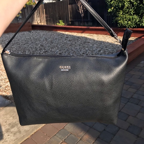 LIKE NEW Guess Purse - Picture 1 of 4